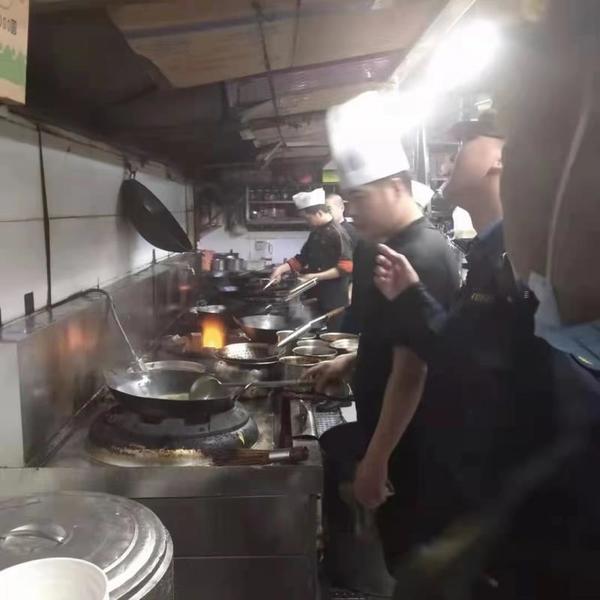 kaiyun登陆入口开云拒不配合安装油烟净化装置？郑州城管将进行处罚